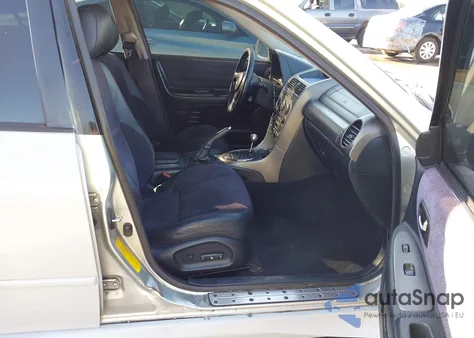 2001 Lexus Is 300 z USA, uszkodzony, nr VIN JTHBD182810031103